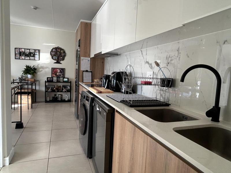 To Let 1 Bedroom Property for Rent in Sandown Western Cape